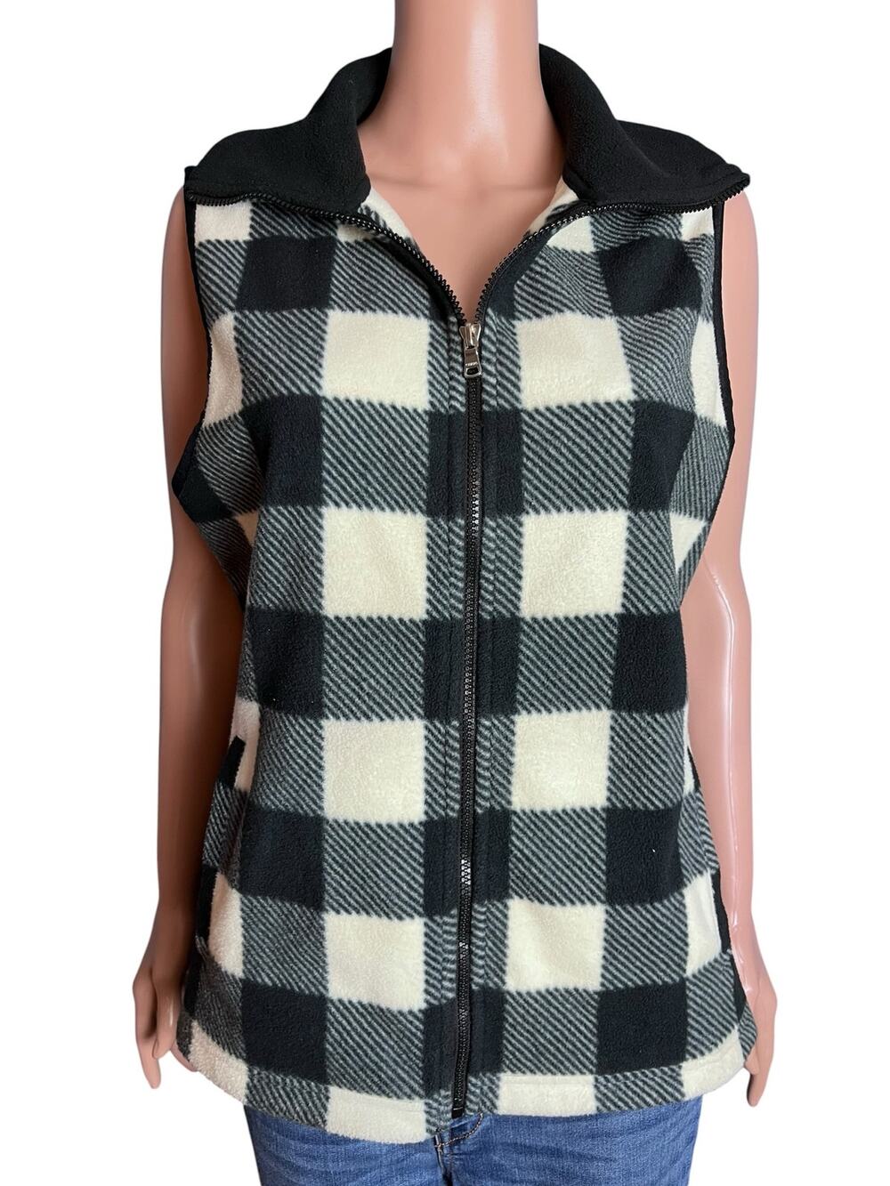 Chaps Women’s Buffalo Plaid Fleece Vest Black Cream Full Zip Sleeveless